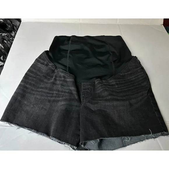 Ingrid & Isabel Maternity Midi cut off shorts 6 - Picture 1 of 4